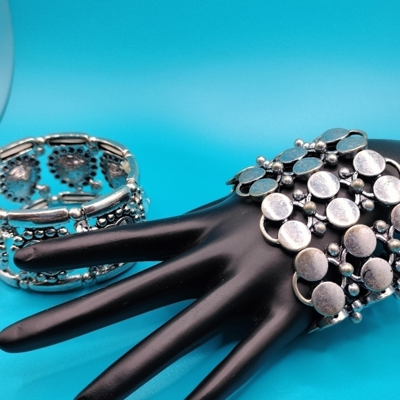 Set of 2 Silver Tone Link Stretchy Bracelets Mix Abstract Pattern - Picture 4 of 8